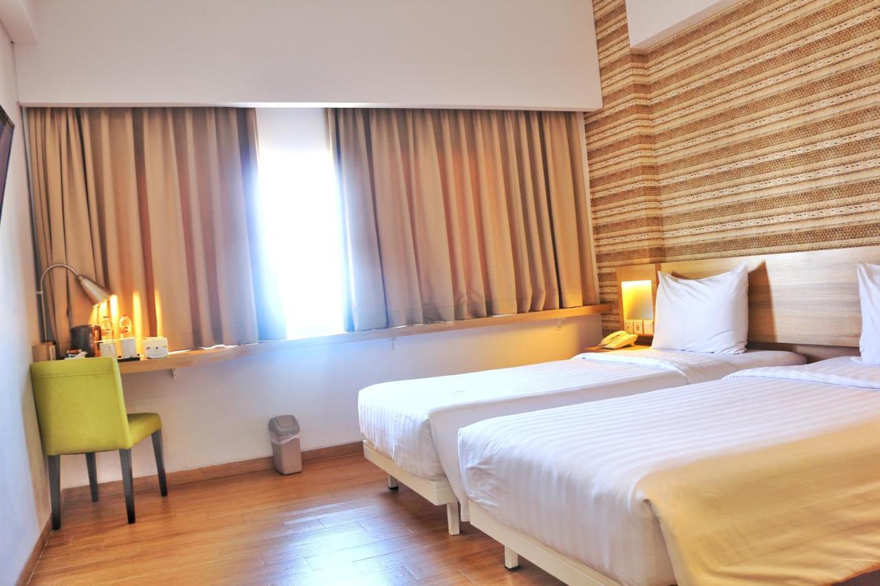 Whiz Prime Hotel Basuki Rahmat Malang Exterior photo