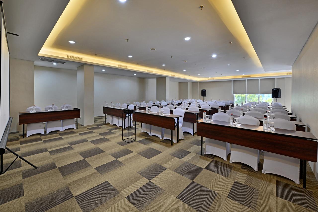 Whiz Prime Hotel Basuki Rahmat Malang Exterior photo