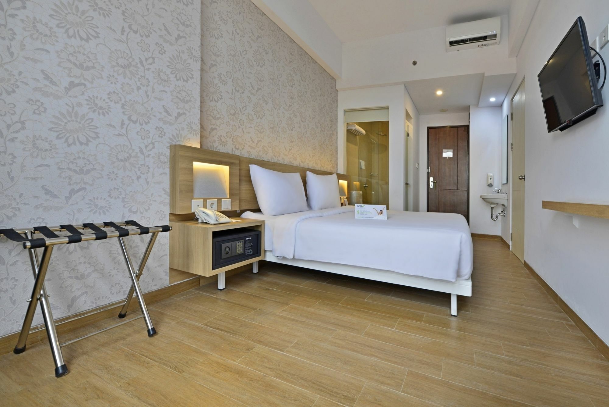 Whiz Prime Hotel Basuki Rahmat Malang Exterior photo